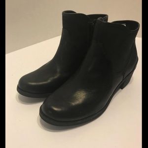 UGG Australia Penelope Genuine Shearling Bootie 6